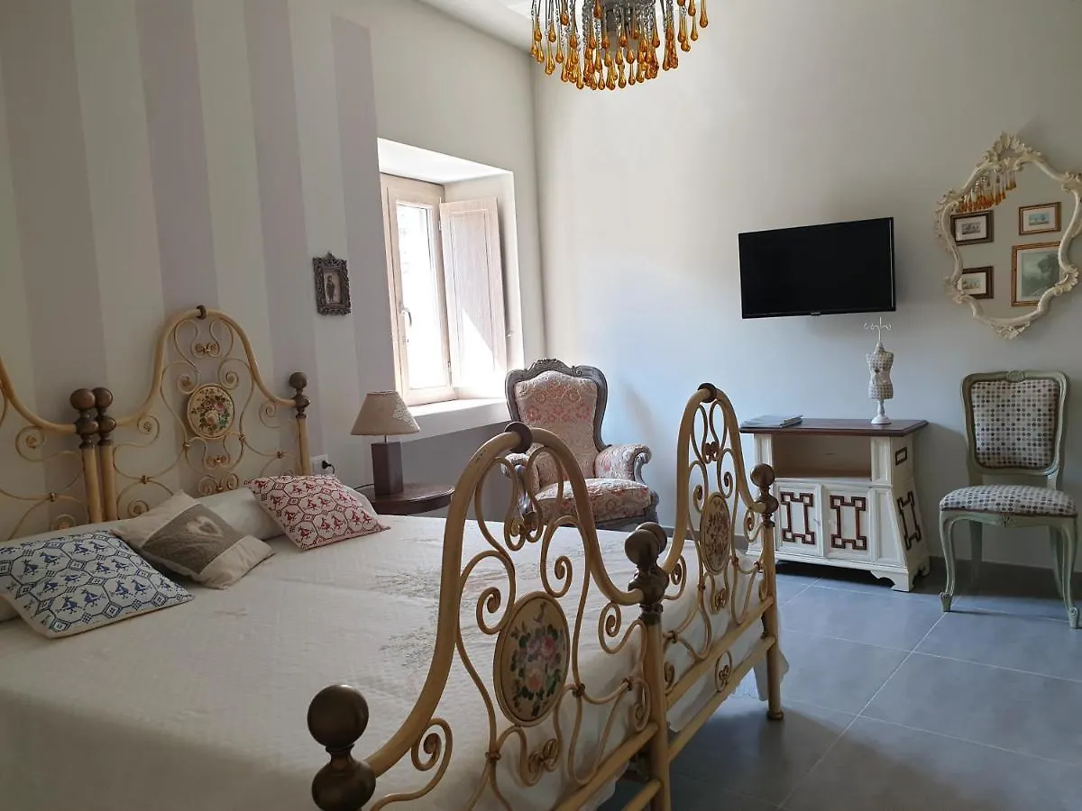 Shab&B Guesthouse contacts
