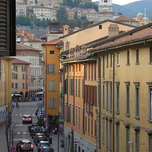 https://bergamo-center-nice-room.italymilanhotels.net